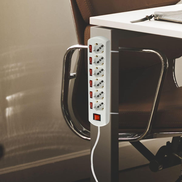 Multipresa 6 posti universali con 6 interruttori indipendenti + 1 generale