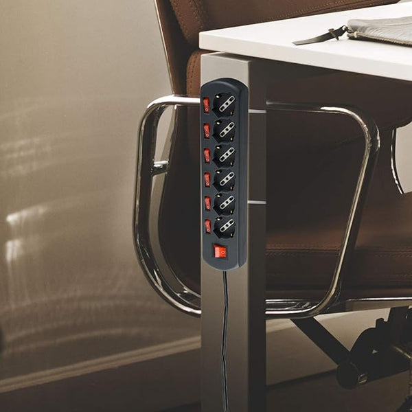 Multipresa 6 posti universali con 6 interruttori indipendenti + 1 generale