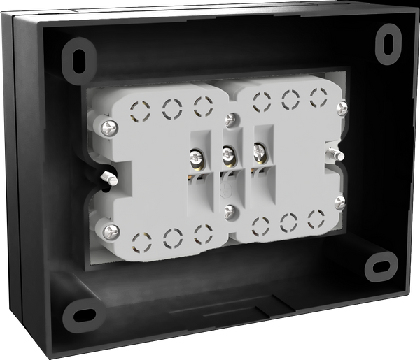 Multipresa da parete Quadra 4 Posti Universali, con scatola di supporto per installazioni superficiali, compatibile con tutte le scatole da incasso 3 posti (muratura o cartongesso)